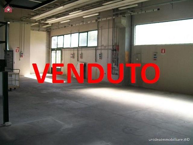 Capannone in vendita a Cadrezzate con Osmate