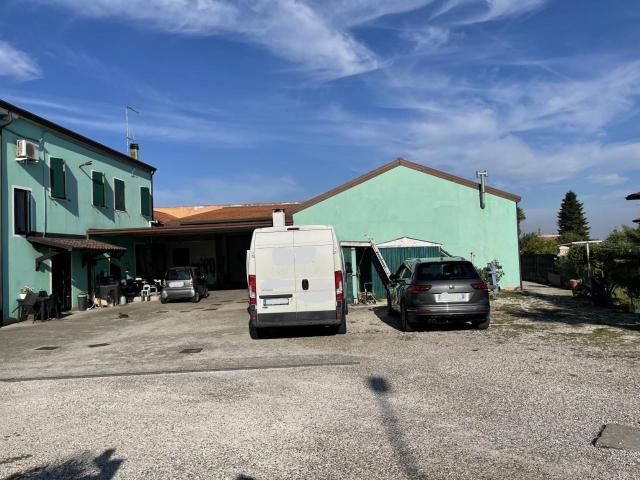 Capannone in vendita a Cavarzere