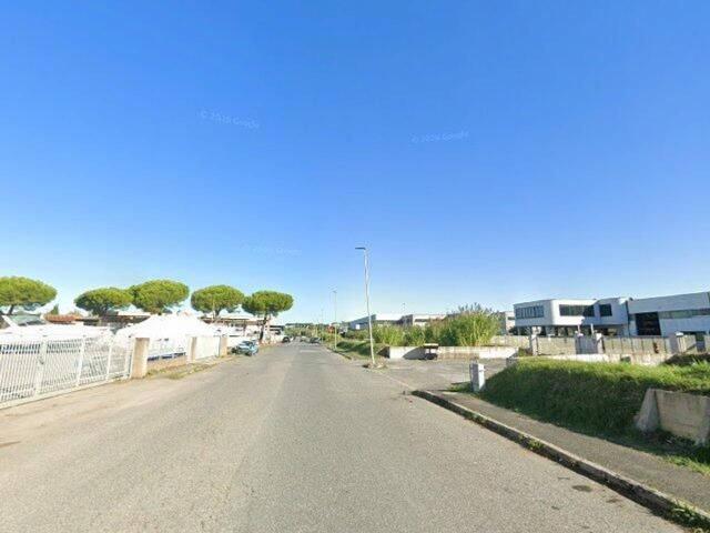 Capannone in vendita a Cecina