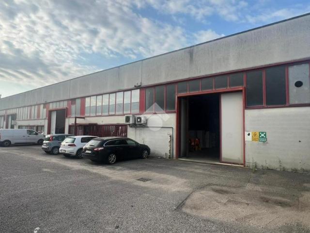 Capannone in vendita a Colognola Ai Colli