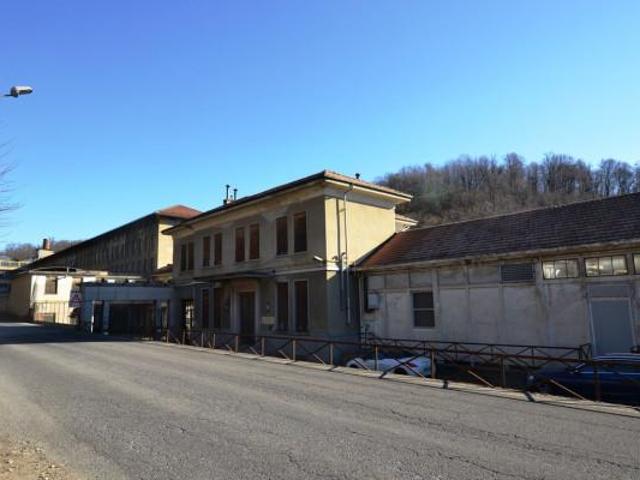Capannone in vendita a Cossato