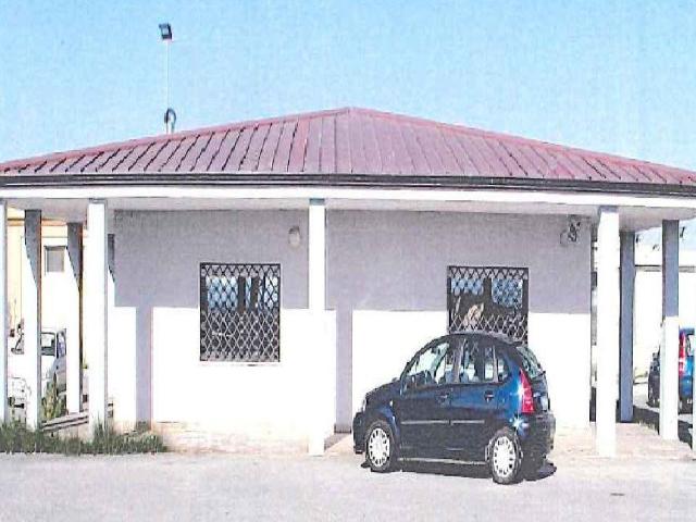 Capannone in vendita a Crotone