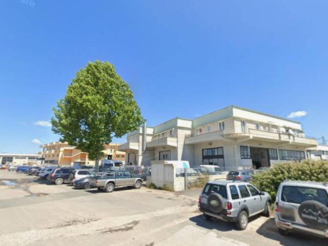 Capannone in vendita a Follonica