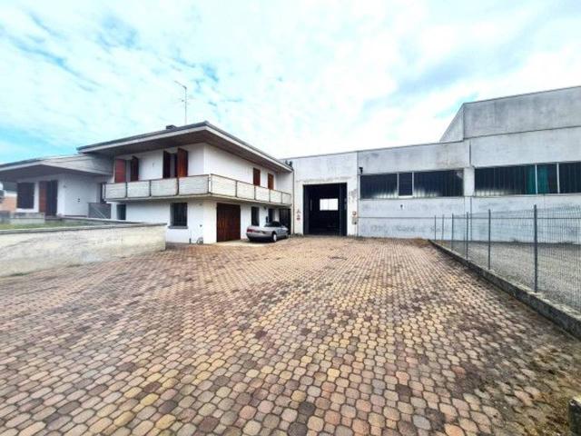 Capannone in vendita a Gualtieri