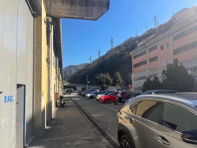 Capannone in vendita a Genova