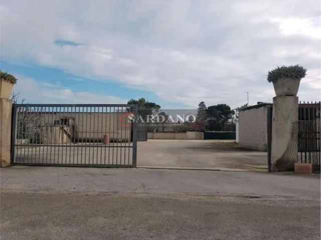Capannone in vendita a Latiano