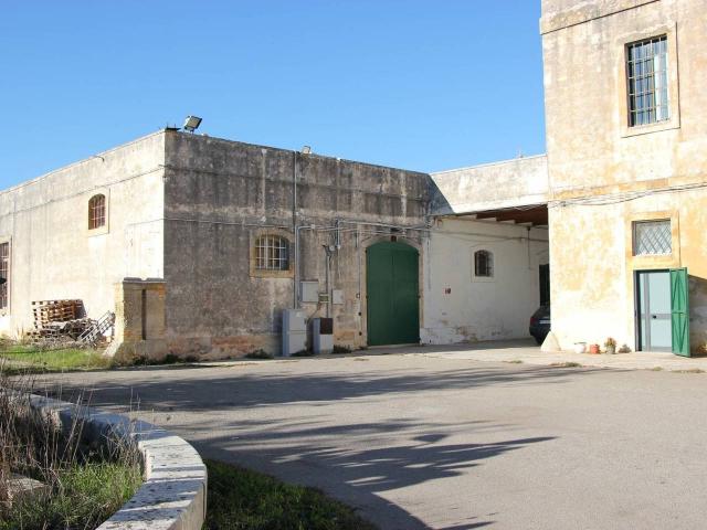 Capannone in vendita a Lecce