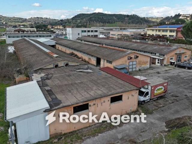 Capannone in vendita a Palaia