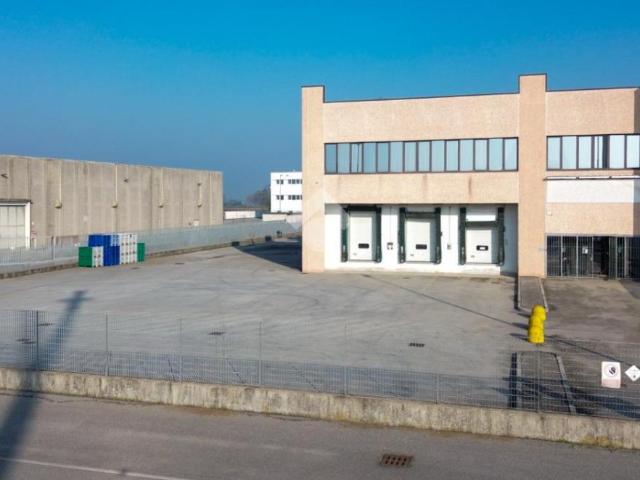 Capannone in vendita a Pescarolo Ed Uniti
