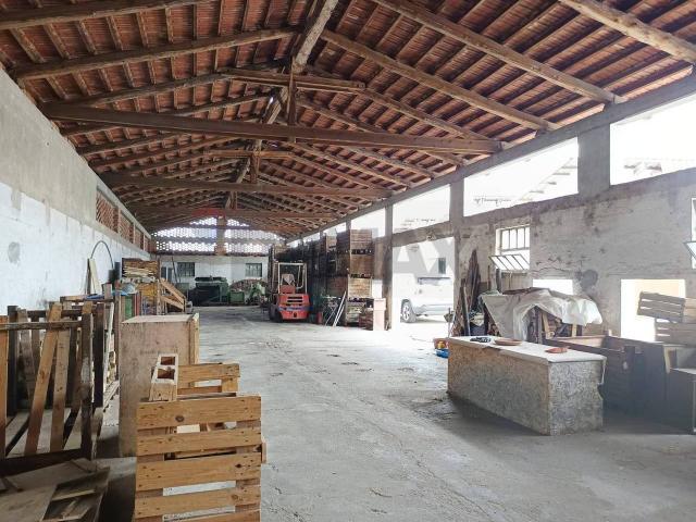 Capannone in vendita a Piscina