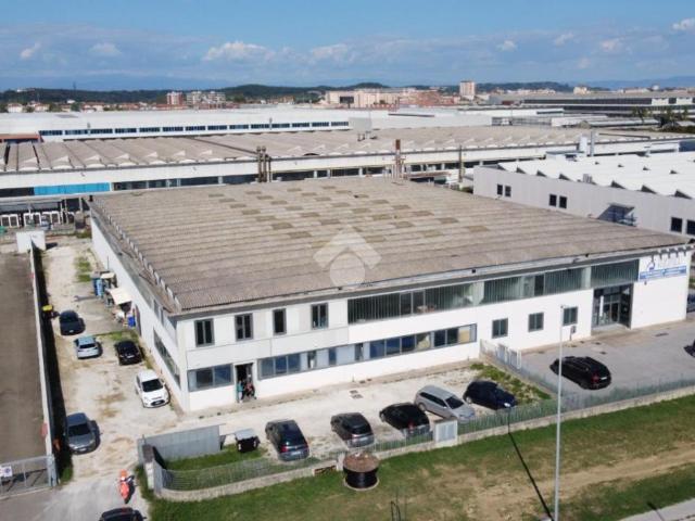Capannone in vendita a Pontedera