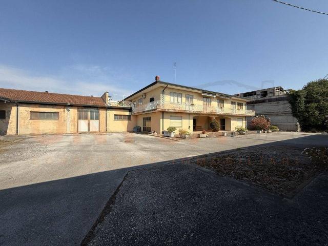 Capannone in vendita a Rubano