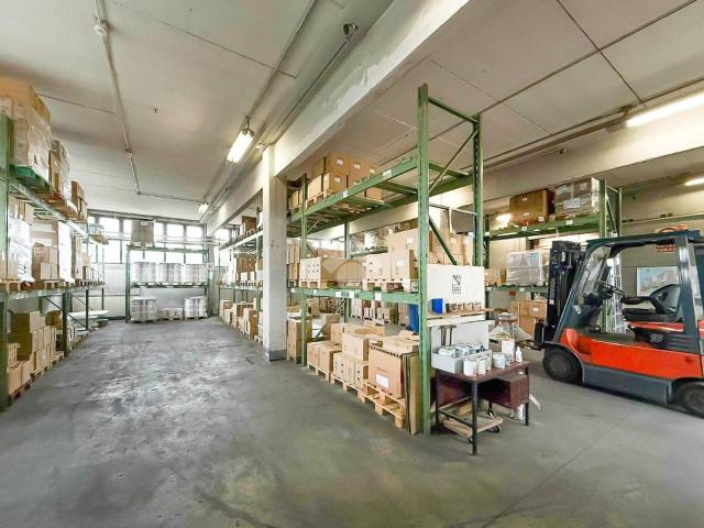 Capannone in vendita a Rodano