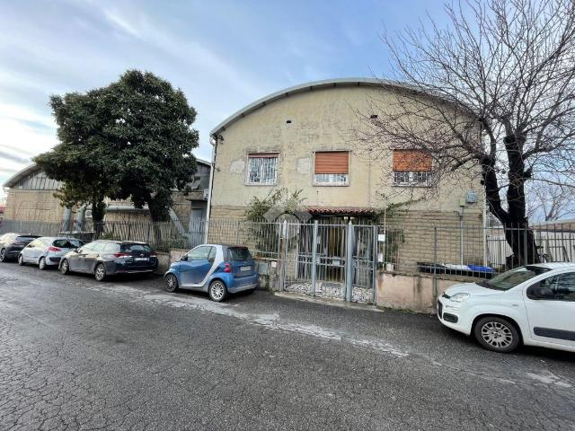 Capannone in vendita a Roma