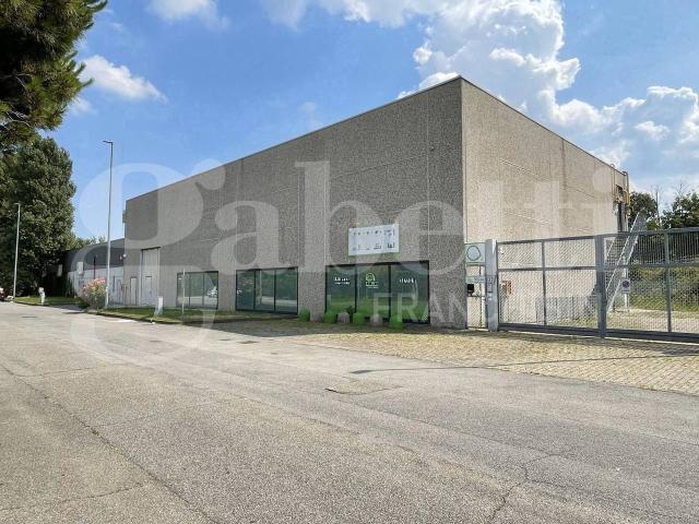 Capannone in vendita a Seveso