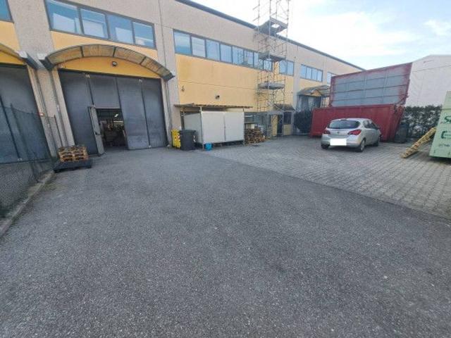 Capannone in vendita a Signa