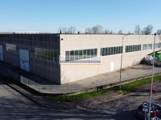Capannone in vendita a Soiano Del Lago