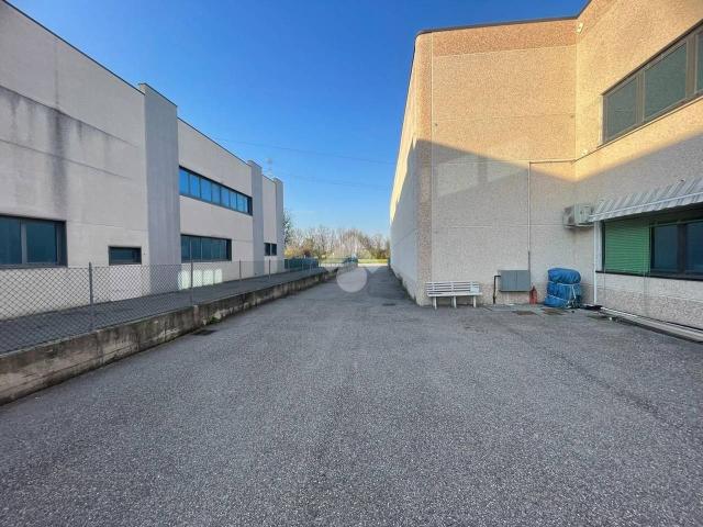 Capannone in vendita a Soliera