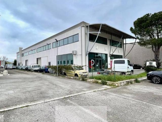 Capannone in vendita a Tolentino