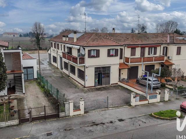 Capannone in vendita a Tresignana