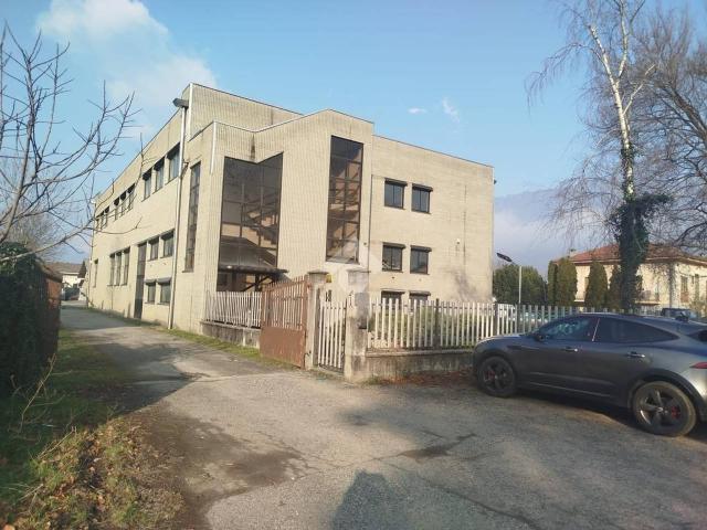 Capannone in vendita a Vaie