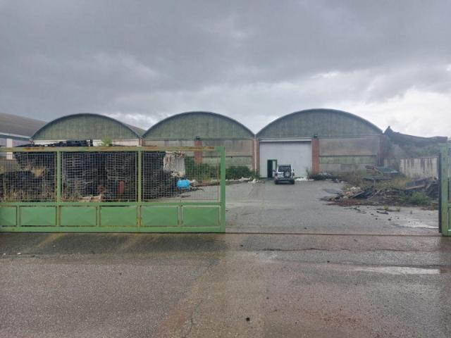 Capannone in Vendita a Valdina