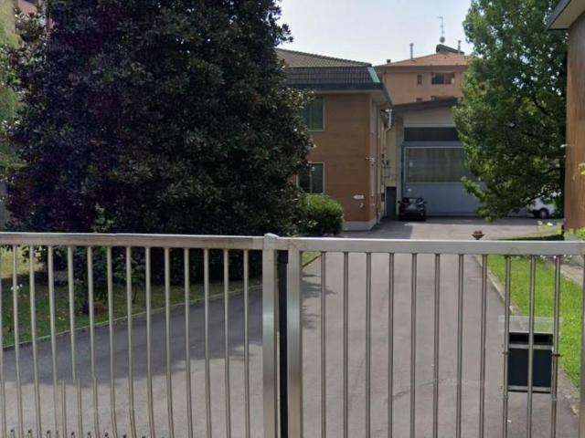 Capannone in vendita a Varedo