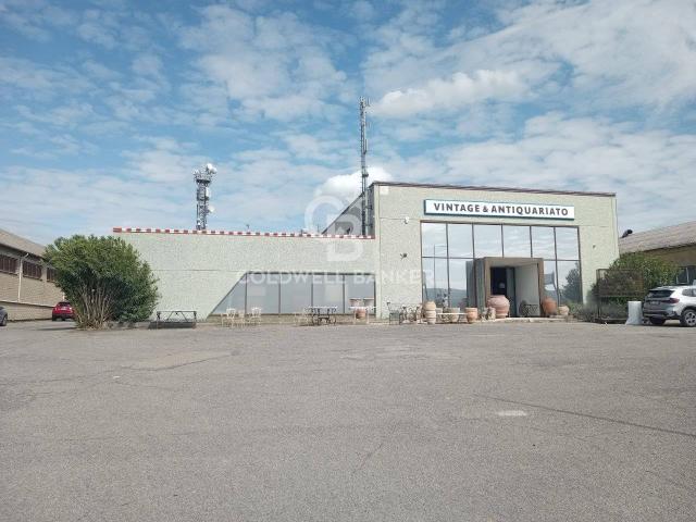 Capannone industriale in vendita a Viterbo