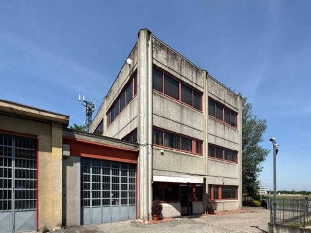 Capannone in vendita a Voghera