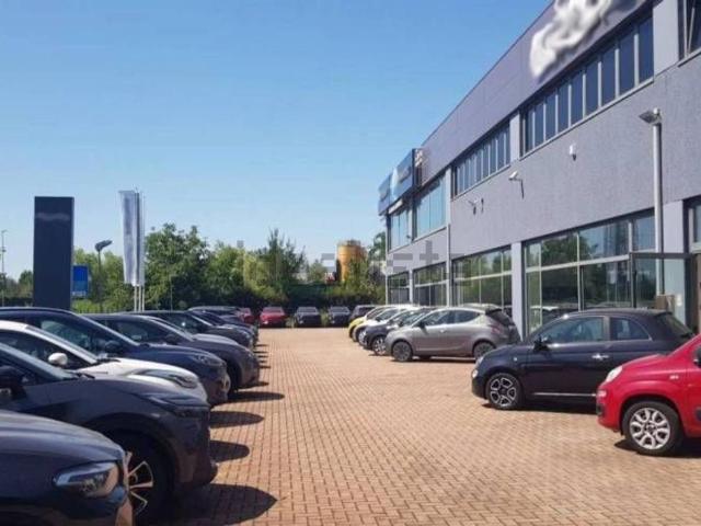 Capannone in vendita di 4000 m² in Via Raimondo dalla Costa, 70