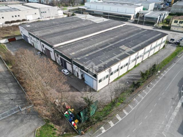 Capannone in vendita di 4000 m² in Via San Desiderio, 30