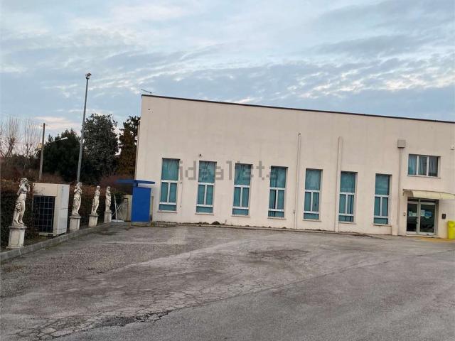 Capannone in vendita di 4000 m² in Viale dell&apos Industria