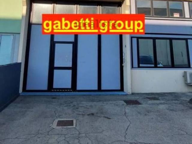 Capannone in vendita di 400 m²