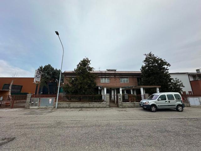 Capannone in vendita di 400 m²