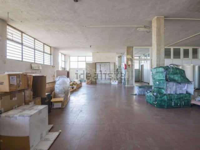 Capannone in vendita di 400 m²