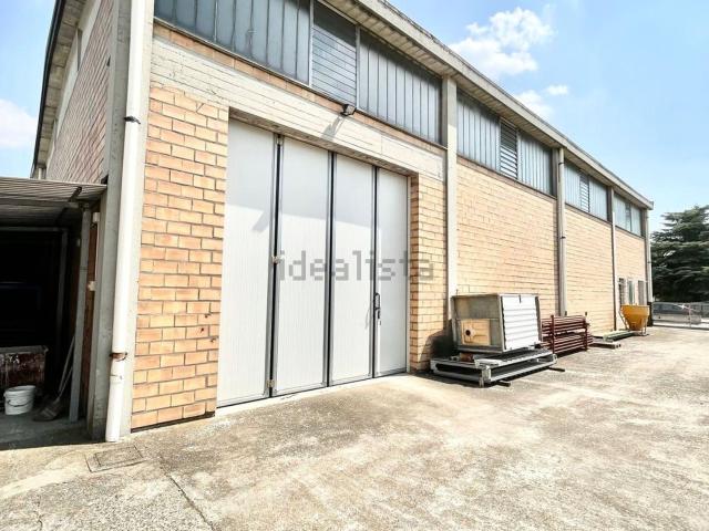 Capannone in vendita di 400 m²