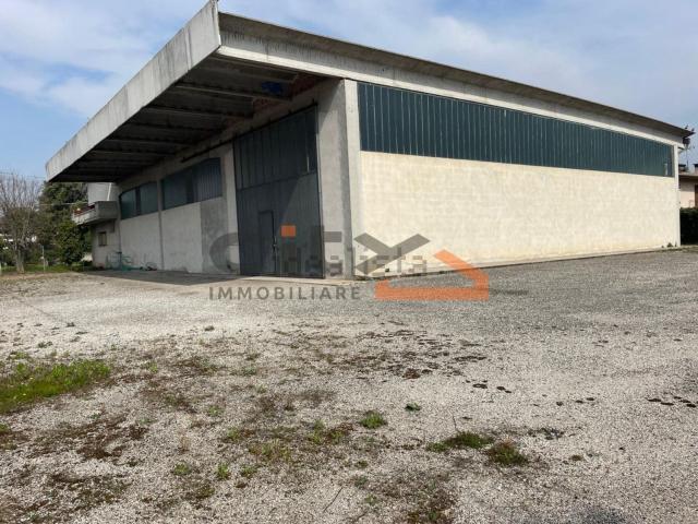 Capannone in vendita di 400 m²