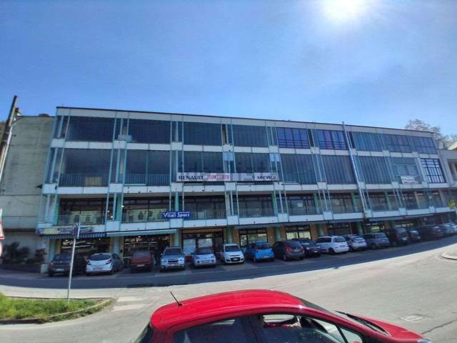 Capannone in vendita di 400 m² in Via Colombera