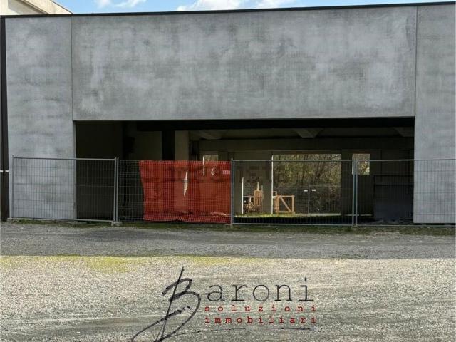 Capannone in vendita di 400 m² in Via Cavour, 62