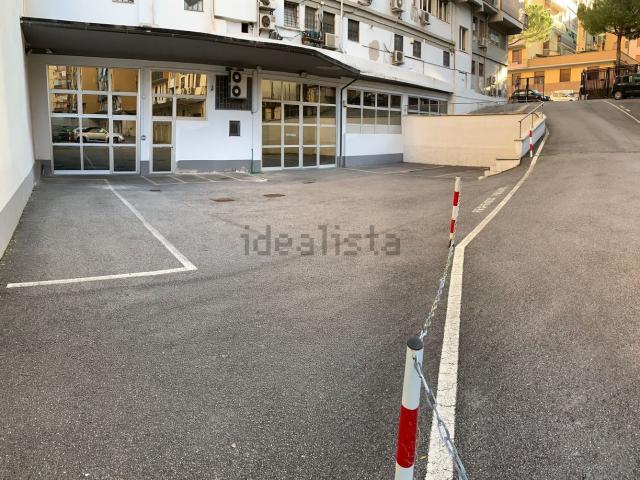Capannone in vendita di 400 m² in Via Caduti di Cefalonia