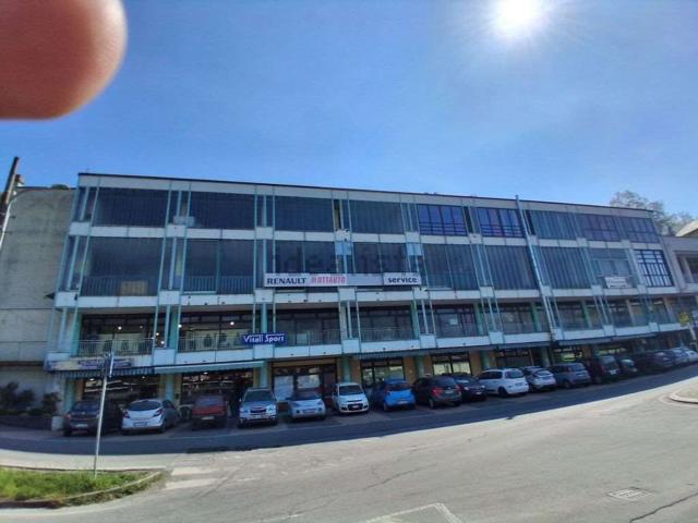 Capannone in vendita di 400 m² in Via Carcallo
