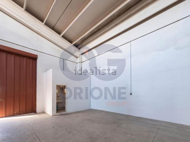 Capannone in vendita di 400 m² in Via Crevalcore, 325