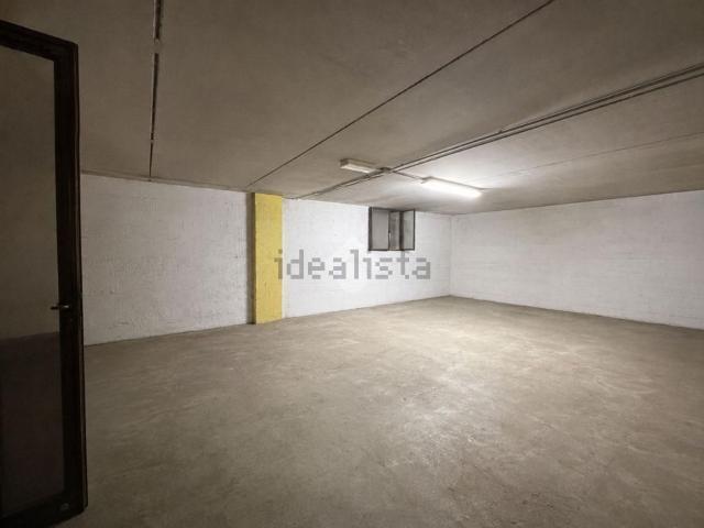 Capannone in vendita di 400 m² in Via Antico Traghetto, 30