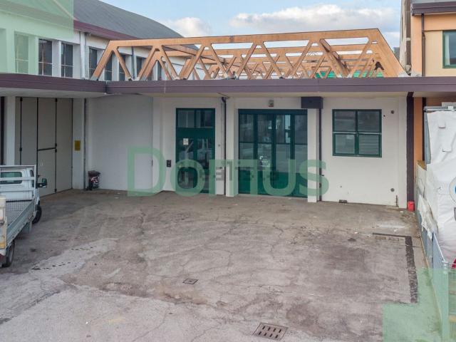 Capannone in vendita di 400 m² in Via Genova, 151