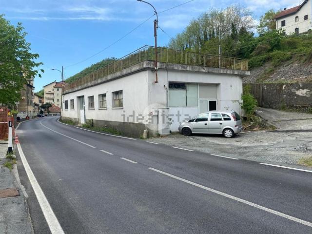 Capannone in vendita di 400 m² in Via Giuseppe Garibaldi