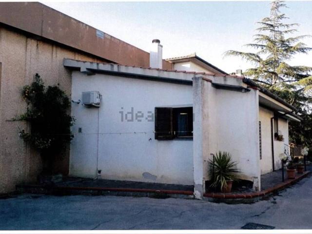 Capannone in vendita di 400 m² in Via Giordania, 15