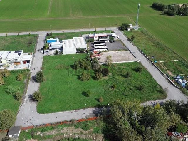 Capannone in vendita di 400 m² in Via del Commercio