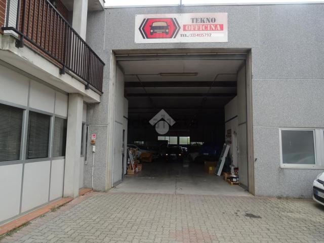 Capannone in vendita di 552 m² in Via Luigi Einaudi, 65