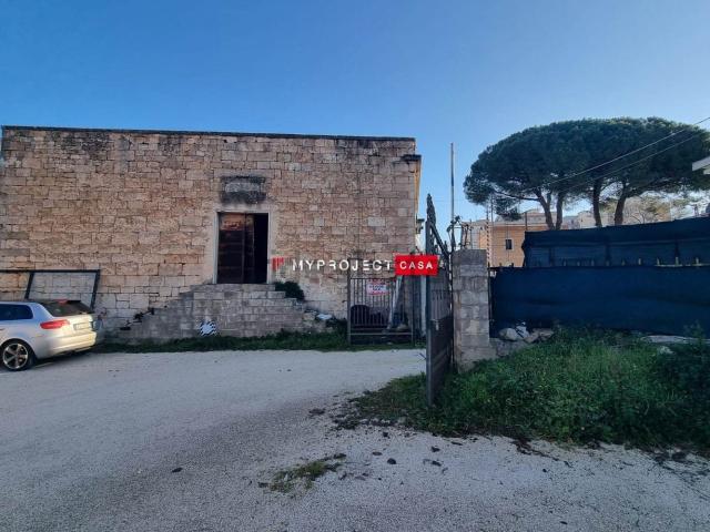 Capannone in vendita di 400 m² in Via Massafra, 189