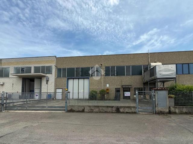 Capannone in vendita di 400 m² in Via San Ballerini, 11